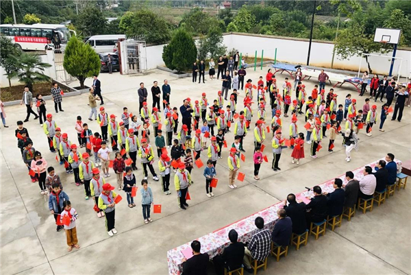 鸿运国际集团希望书屋援建，托起山区学子梦想3.jpg